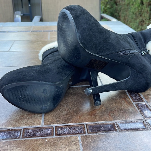 Shoe Dazzle Chanya Black with Soft Creamy White Faux Fur Ankle Boots - Picture 5 of 7